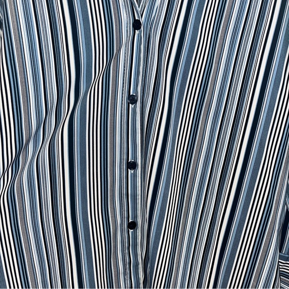 Elementz Blue and White Striped Light Flowy/Boxy Women’s Large Button Up - Picture 5 of 5
